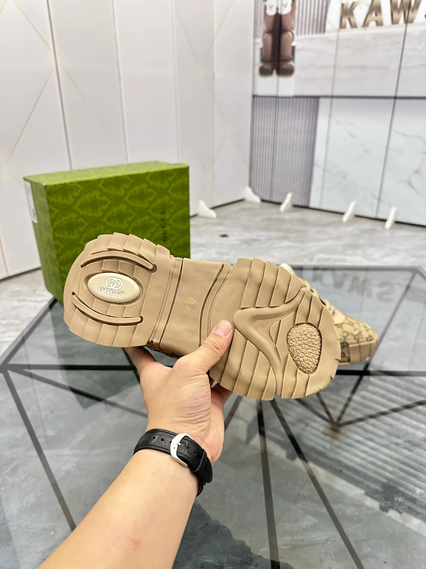 Men's shoes for sale 💰: 💰P580¥ Product trademark: Gucci* "Gucci*" low-top casual shoes Regular size: 38-45 (can be customized to 46) Large size Product materials: Upper imported cowhide stitching original material, breathable lining, original outsole. No.: 0008